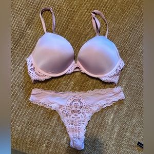 Victoria’s Secret Matching Bra and Panty Set💗